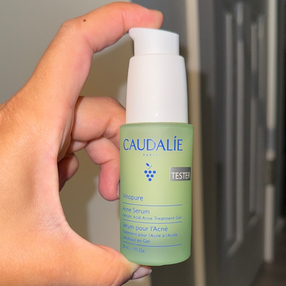 Caudalie Vinopure Acne Serum - Light Green